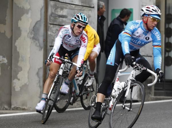 The bunch in the early stages of the Tour of Lombardy.