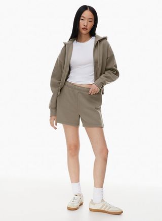 Mid-thigh shorts with warm fleece