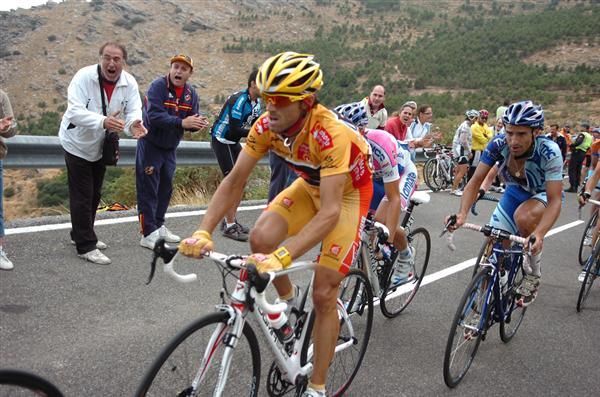Alejandro Valverde (Caisse d'Epargne) climbs the Velefique