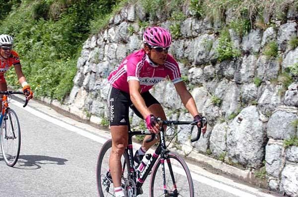 Jan Ullrich (T-Mobile) takes it down nice and easy on a descent