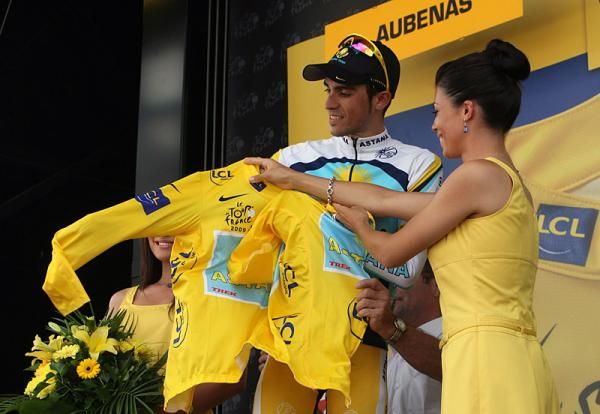 Alberto Contador (Astana) gets another yellow jersey for his collection.