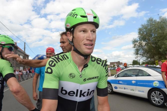 Eneco Tour stage 1 winner Mark Renshaw (Belkin) makes his way to the podium
