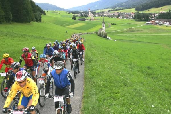 Thousands of mountain bikers at the S&uuml;dtirol Dolomiti Superbike