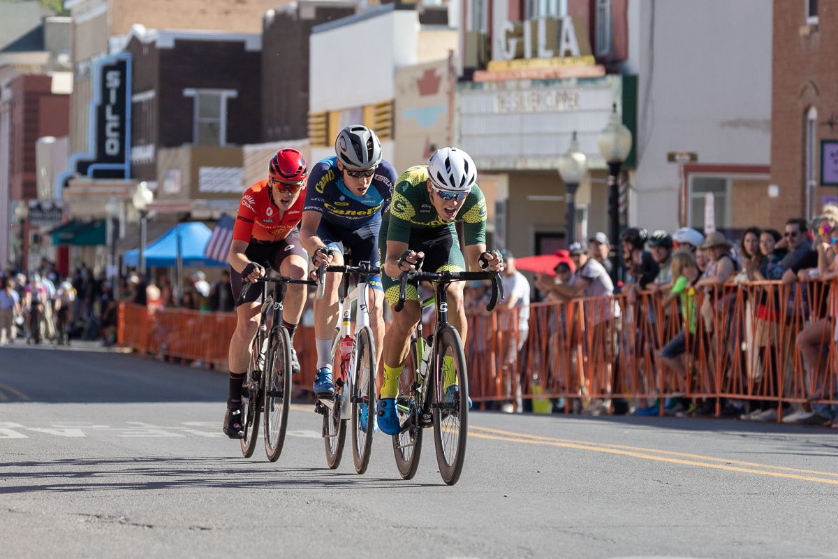 After the final intermediate sprint point, a break of five strong riders slipped away