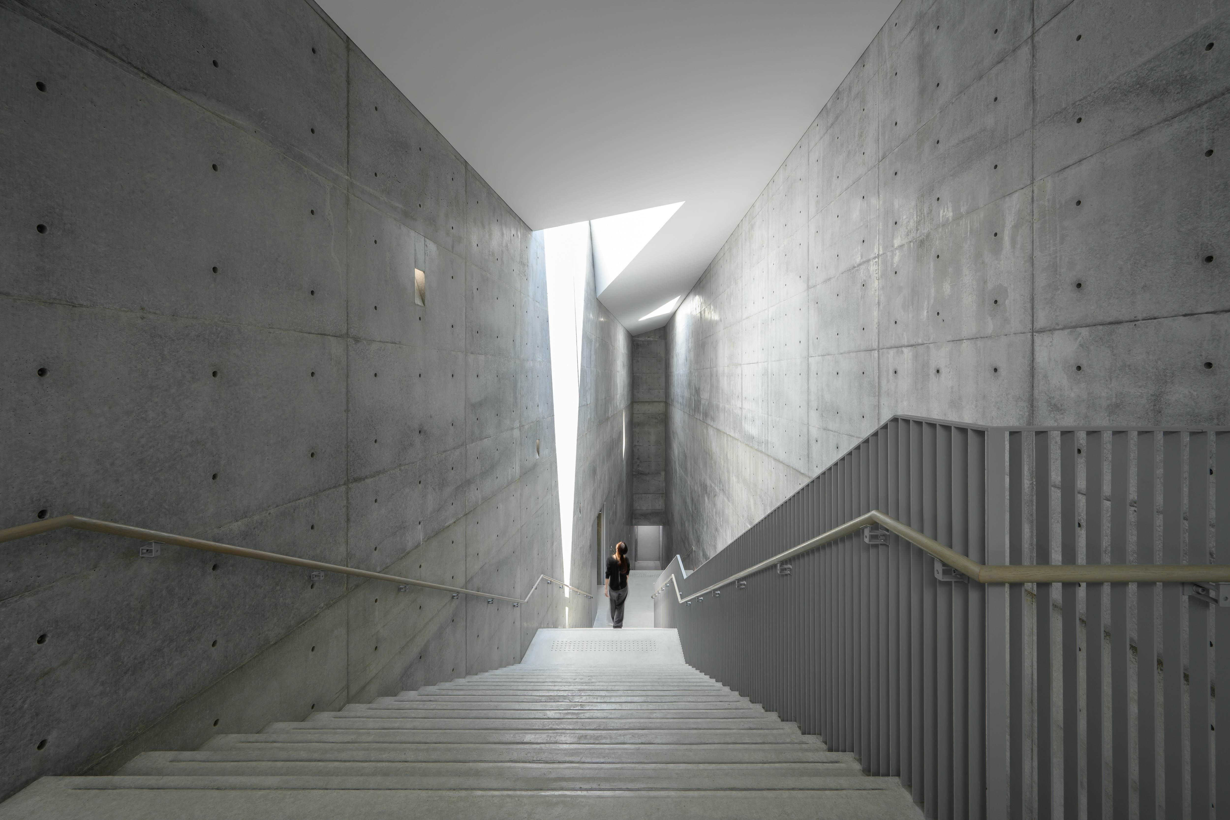 Naoshima New Museum of Art and its concrete volumes