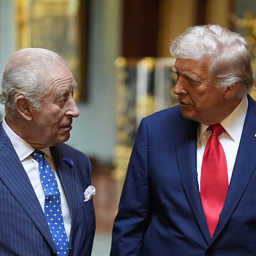 King Charles talking to Donald Trump, both wearing blue suits