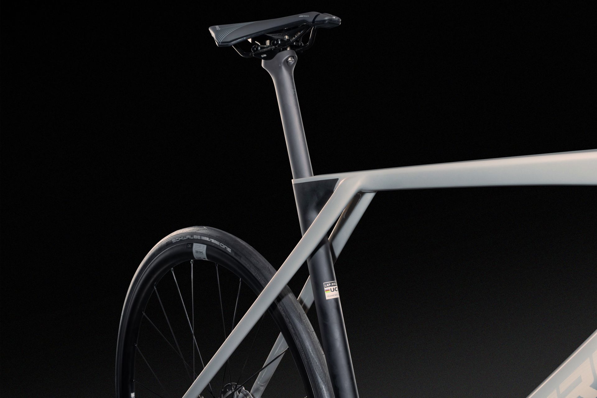 Lapierre Xelius DRS rear triangle on black background