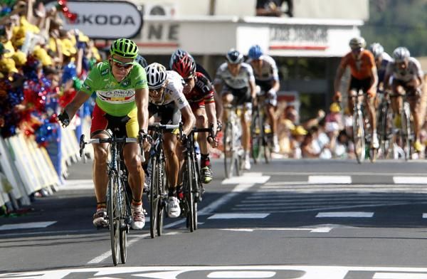 Philippe Gilbert (Omega Pharma-Lotto) adds to his green jersey lead with a fourth place finish.