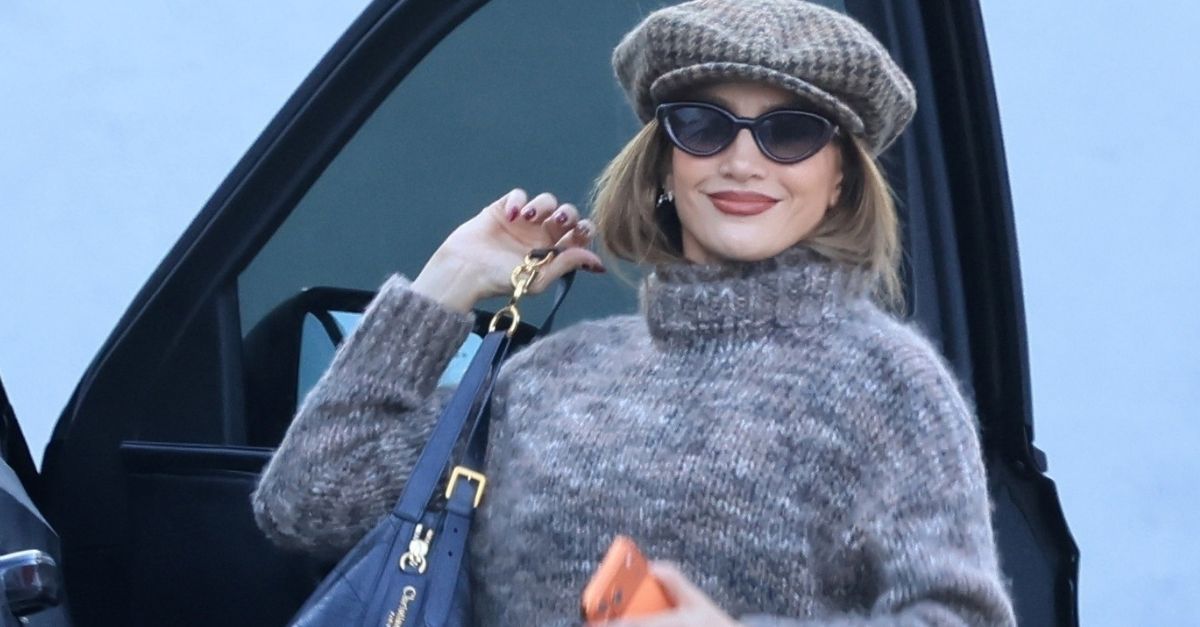 Jennifer Lopez’s Leggings Colour Made Her Knit Feel x10 More Chic