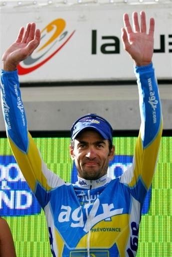 Jose Luis Arrieta (AG2R) salutes from the podium