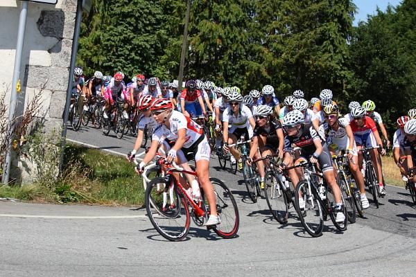 Olga Zabelinskaya (Safi-Pasta Zara) leads through a corner.