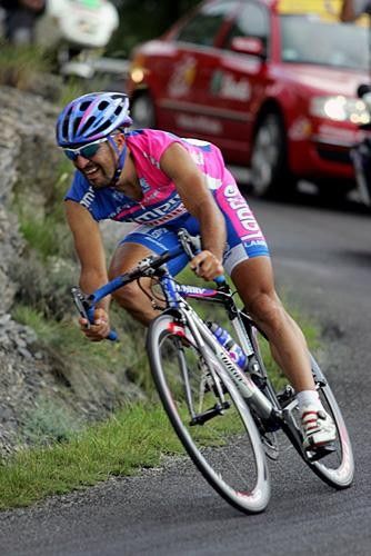 Salvatore Commesso (Lampre) leads on the descent into Gap.