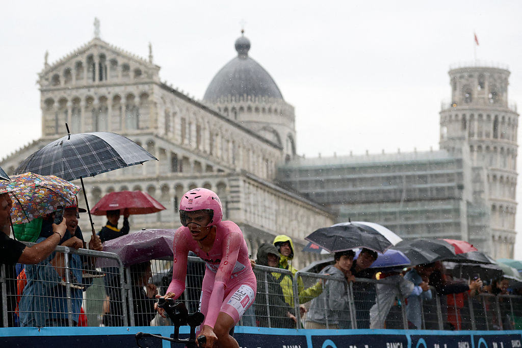 Pink Jersey UAE Team Emirates XRG's Mexican rider Isaac Del Toro finishes the 10th stage of the 108th Giro d'Italia cycling race of 28.6kms individual time-trial from Lucca to Pisa on May 20, 2025. (Photo by Luca Bettini / AFP)