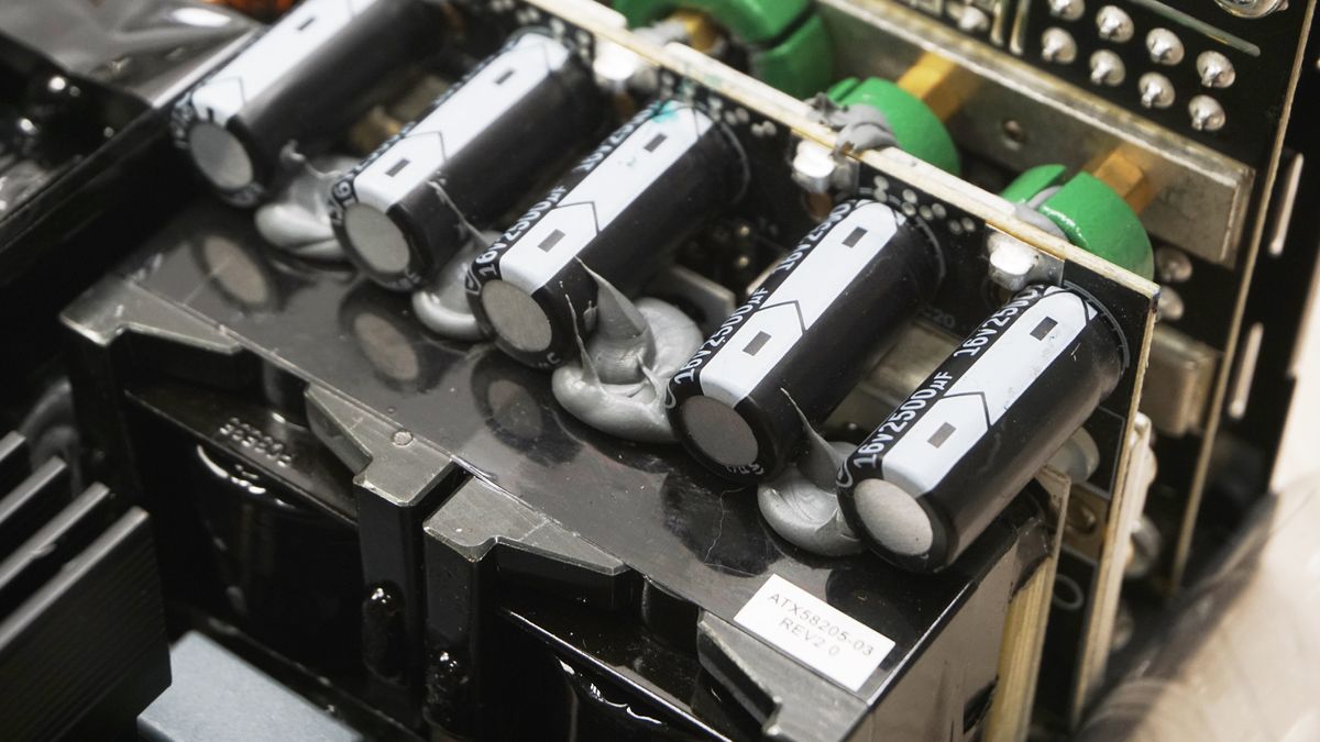 SilverStone HELA 2050R Platinum