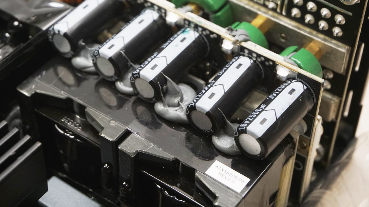 SilverStone HELA 2050R Platinum