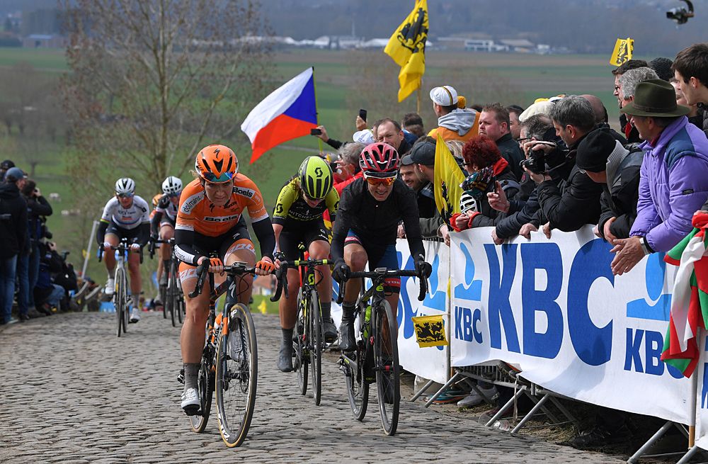 Ashleigh Moolman-Pasio and Amy Pieters at 2018 Tour of Flanders