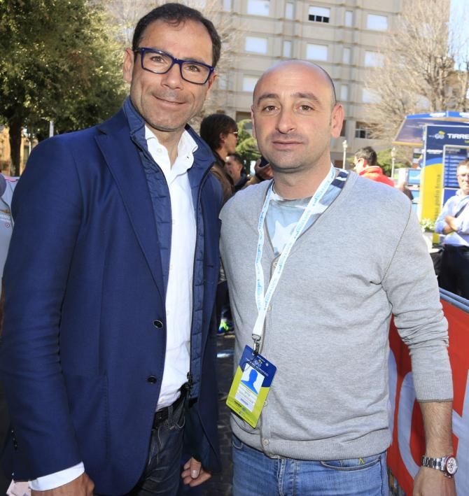 Davide Cassani and Paolo Bettini at the start of stage 6