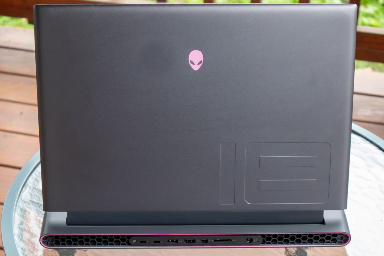 Alienware M18