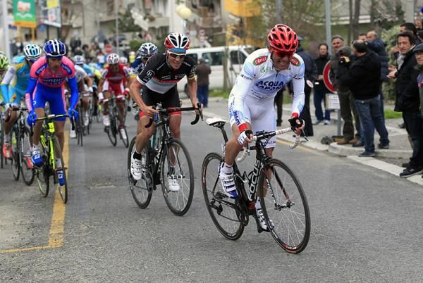 Danilo Di Luca (Acqua &amp; Sapone) launches an attack on the final climb with Chris Horner (RadioShack-Nissan) in hot pursuit.