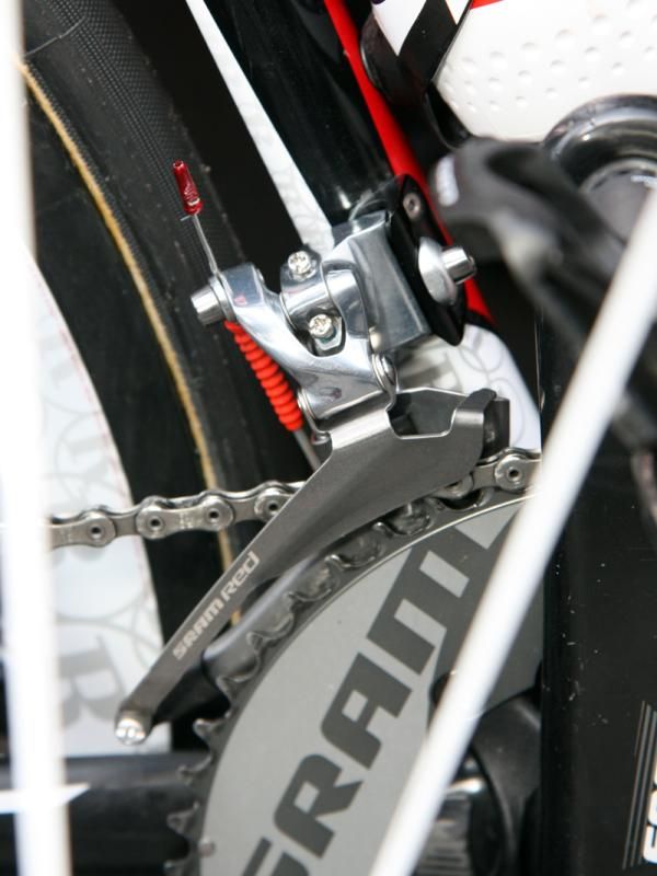 RadioShack's Robbie McEwen mixes the stiffness of his time trial outer chainring with the light weight of SRAM's standard titanium-caged front derailleur.