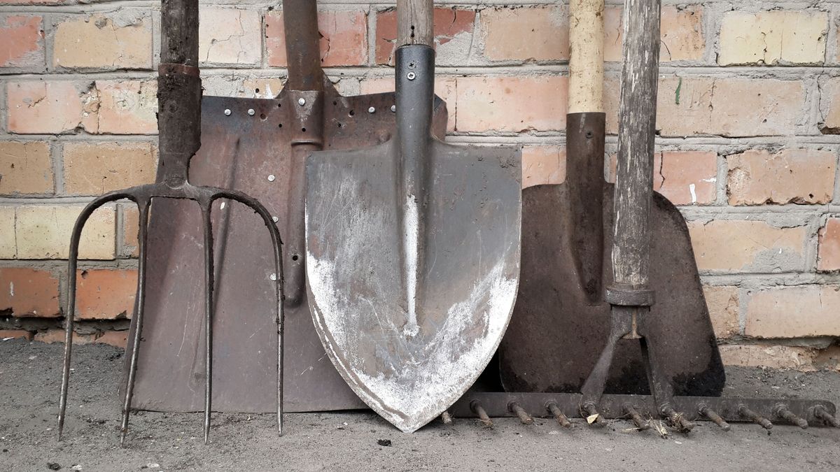 5 ways to get rid of rust stains and look after your garden tools