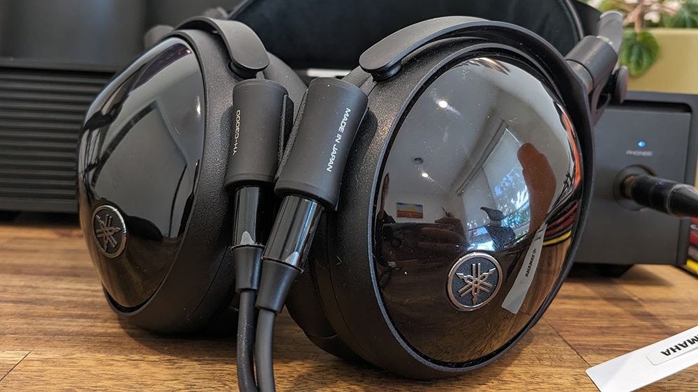 Yamaha YH-C3000 headphone hands-on photos