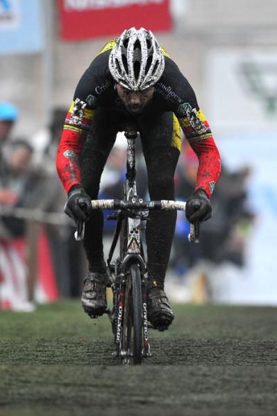 Belgian champion Sven Nys puts his BMX skills to good use on the whoop-de-do section.