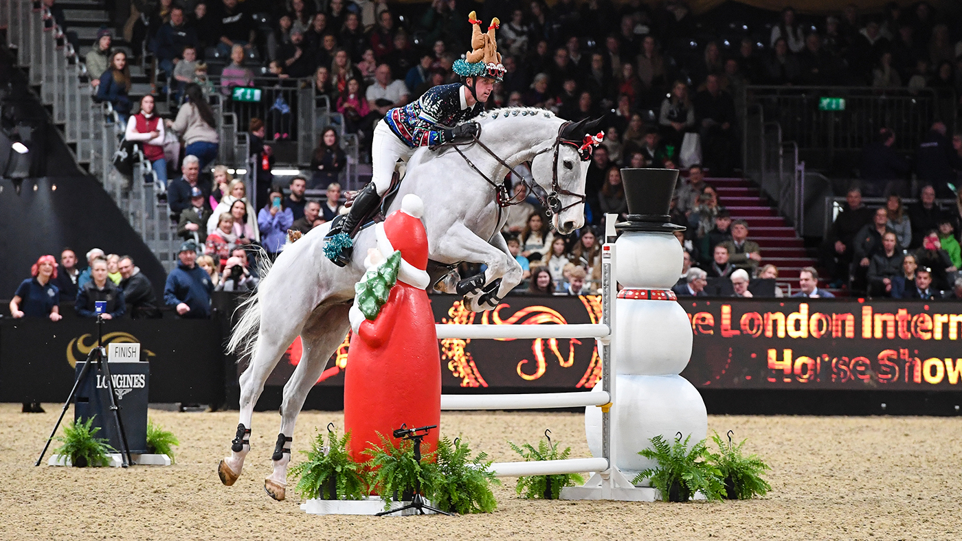 London Horse Show mini major 2022: Daniel Delsart and Granby
