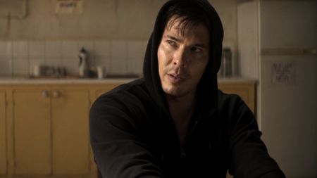 Lewis Tan's Cole in a hoodie in Mortal Kombat