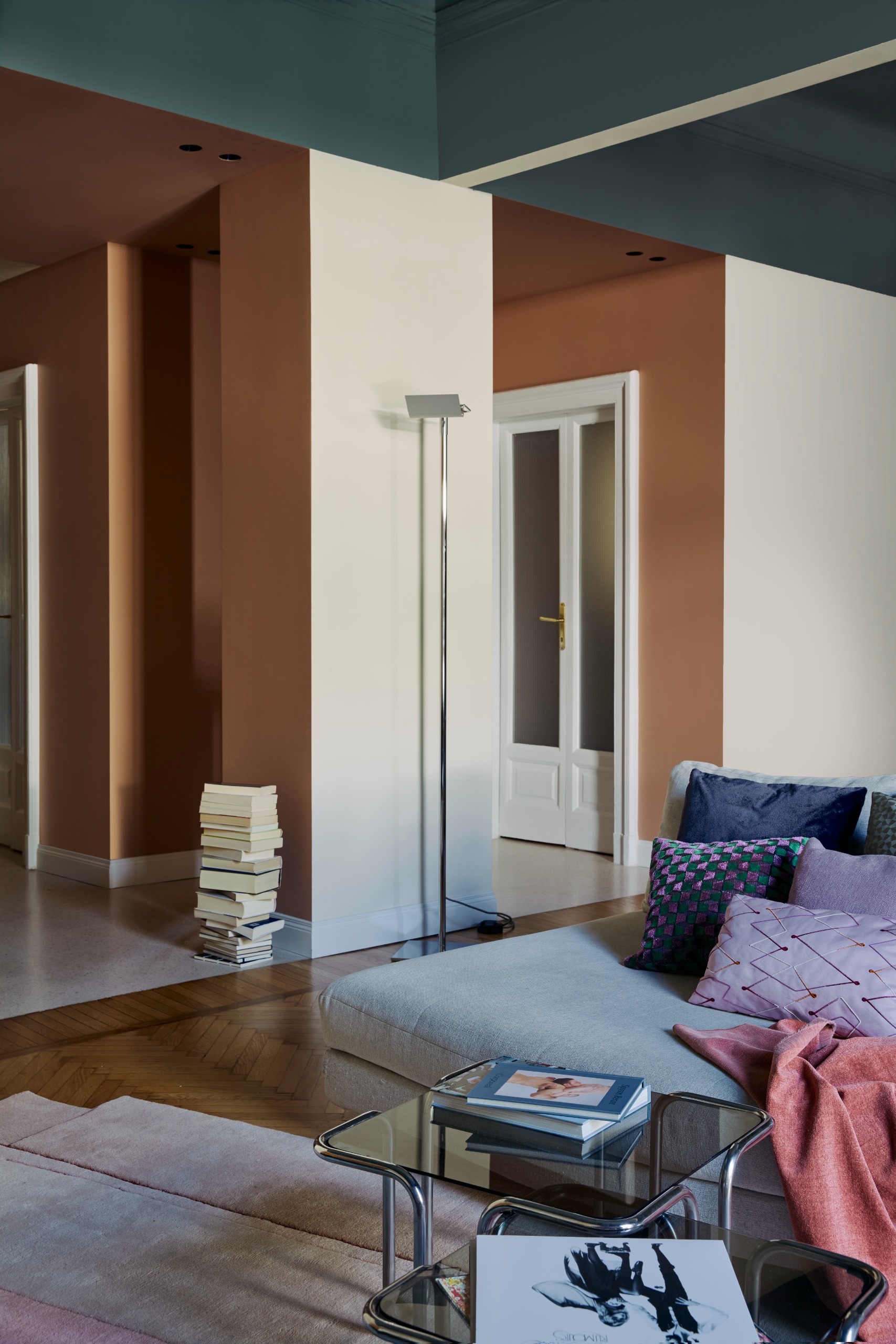 modern eclectic apartment with blue ceiling, rust walls and modern furniture