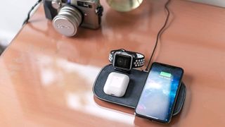 Mophie Triple Wireless Charger Hero