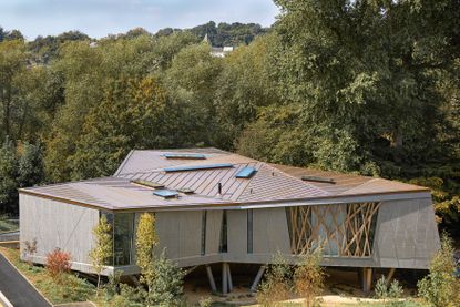 Maggie's Oxford Centre is an angular, tricorn-shaped building akin to a treehouse
