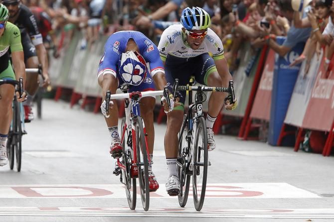 Nacer Bouhanni (FDJ) beats Michael Matthews to the line