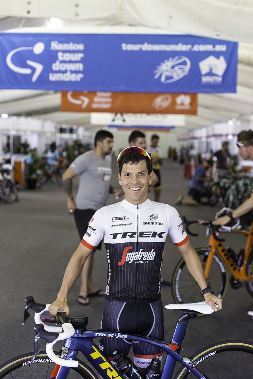 Juli&aacute;n Arredondo (Trek-Segfredo) shows off his custom bike