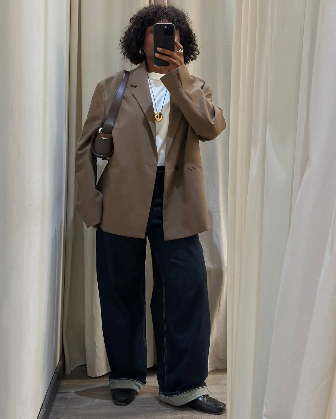 In a pair of cuffed dark-wash jeans and a classic white tee, an oversized beige blazer, and black leather loafers, Parisian influencer Franny Fyne serves us easy replicable chic Parisian fall out.