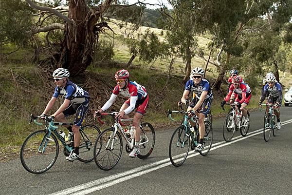 The lead group on the last lap with Jayco Skins Rohan Dennis (third wheel) relaxed in the bunch.