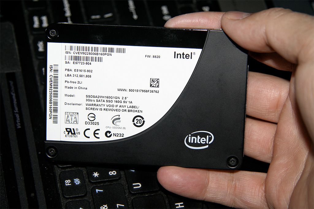 Ssd linux. Intel ssdsa1m160g2le 1.8". Фото SSD made in China.