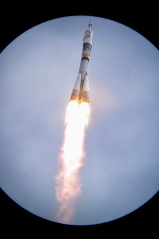 Soyuz TMA-18M Liftoff