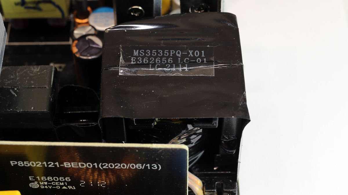 Gigabyte UD750GM
