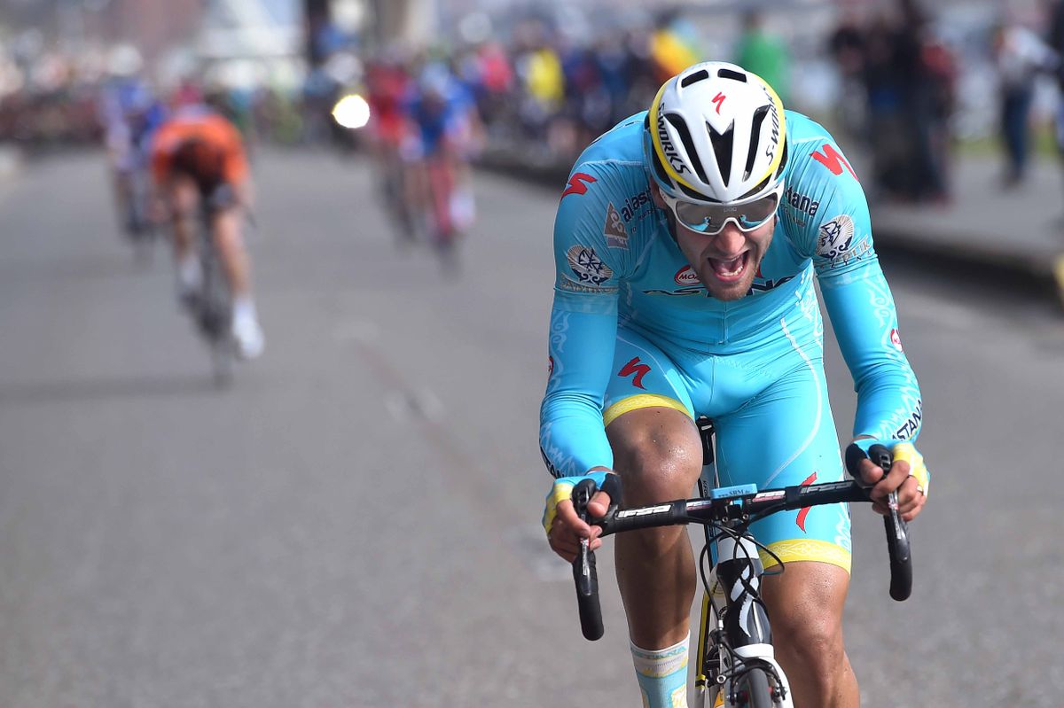 Laurens De Vreese (Astana) attacks the breakaway