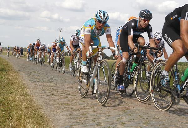 Alexander Vinokourov (Astana) looked at ease on the pav&eacute;