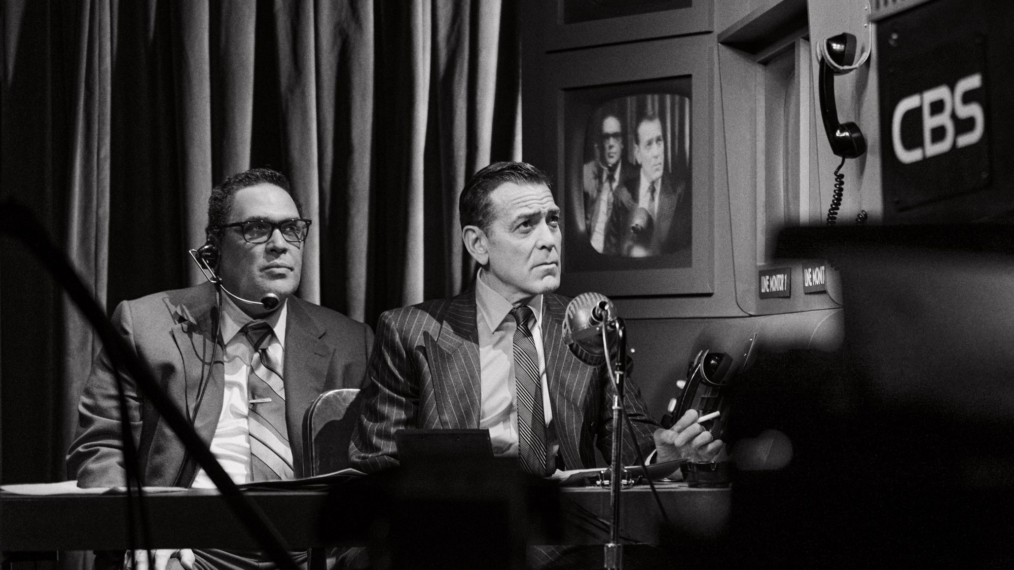 Glenn Fleshler and George Clooney in Good Night, and Good Luck