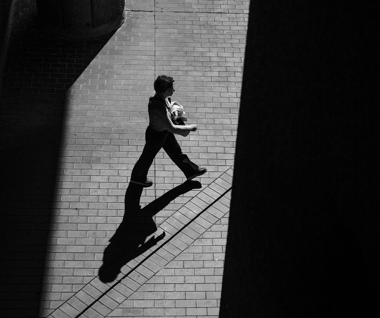 GuruShots - Powerful Black &amp; White Jan 26
