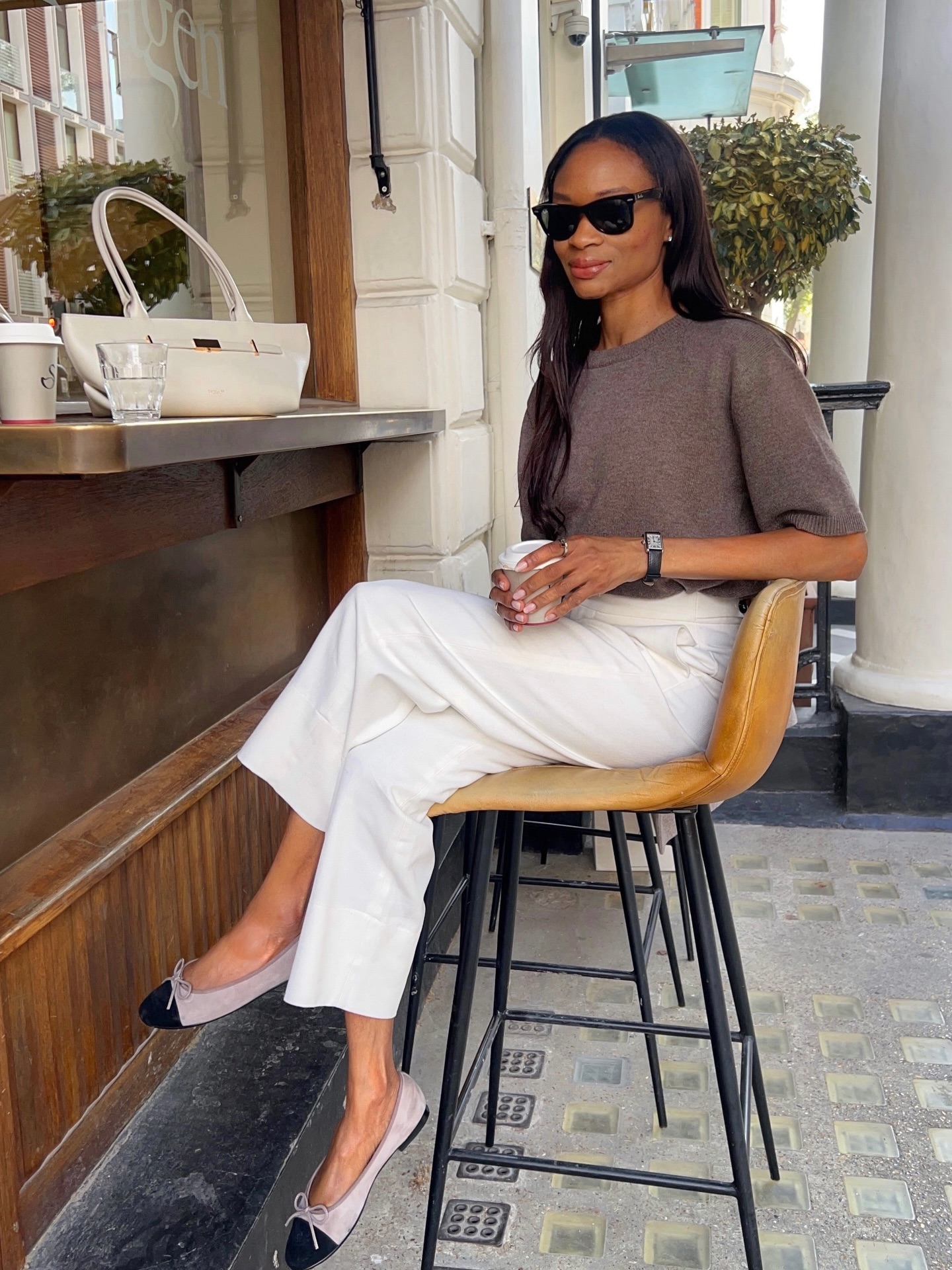A woman wearing non-black ballet flats outfit summer 2026.
