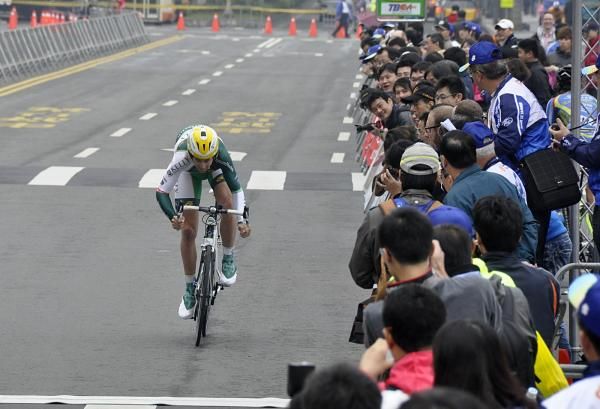 Huge crowds greeted the Tour de Taiwan prologue.