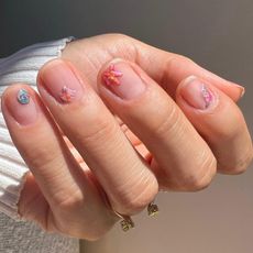 Marine nails trend designs