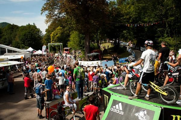 The start of the elite women's race in Heubach, Germany