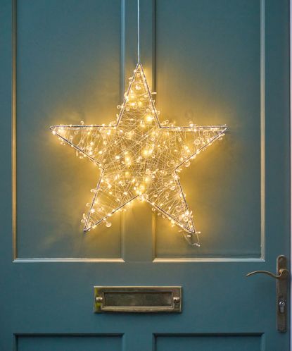 Christmas door decor ideas: create a festive welcome | Gardeningetc