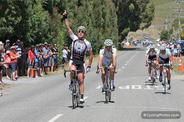 Patrck Bevin (Bici Vida) wins the mens 60k race and secures the yellow jersey into stage 2, a 110k testing course throughout grape growing areas of the Tasman District.