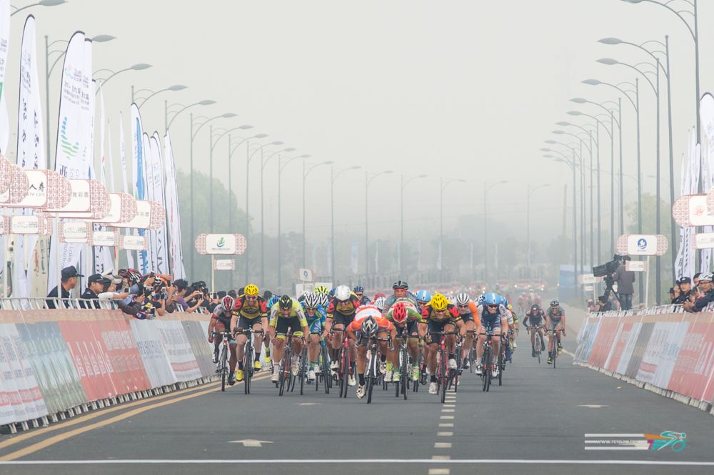 The sprint finish on stage 6 of Taihu Lake